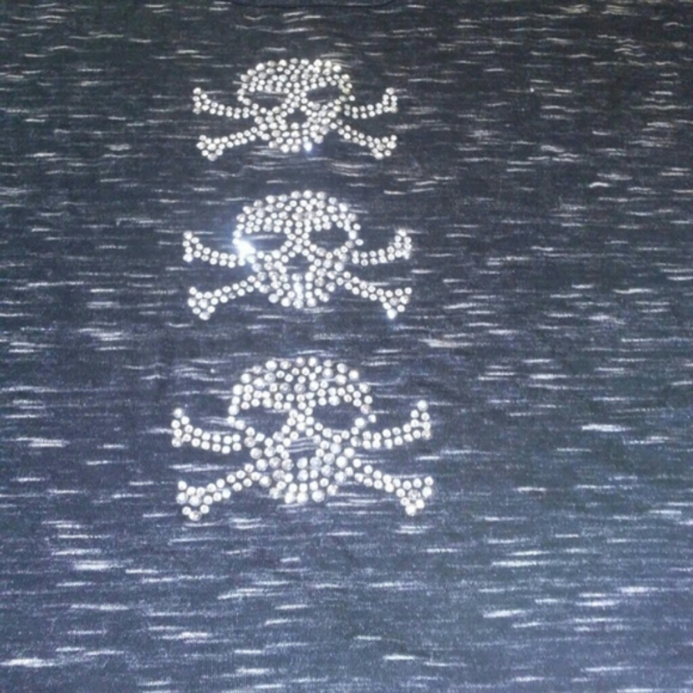 Skull 💀 Rhinestone Crop Top - Picture 4 of 4